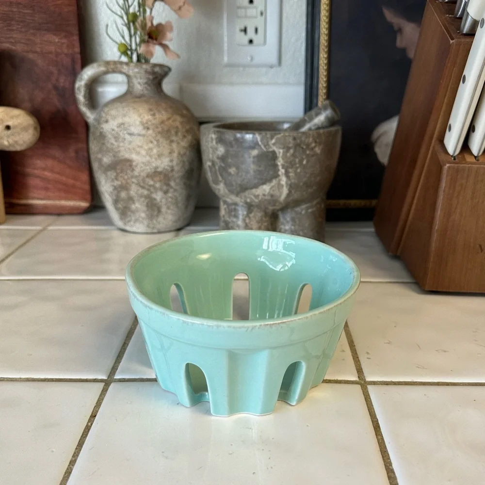 Ceramic Berry Basket Bowl in Blue Tone